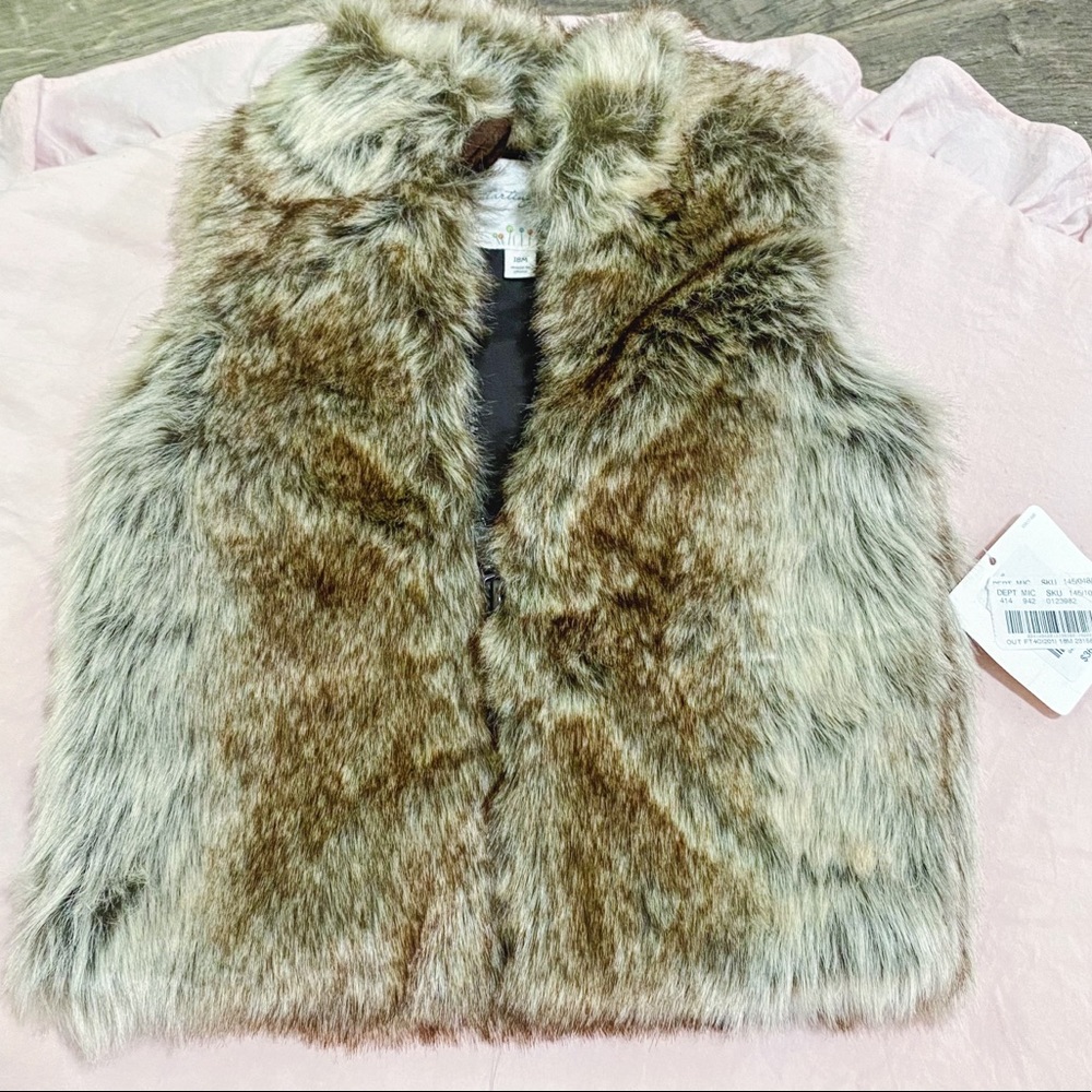 NWT faux fur vest - Picture 1 of 5